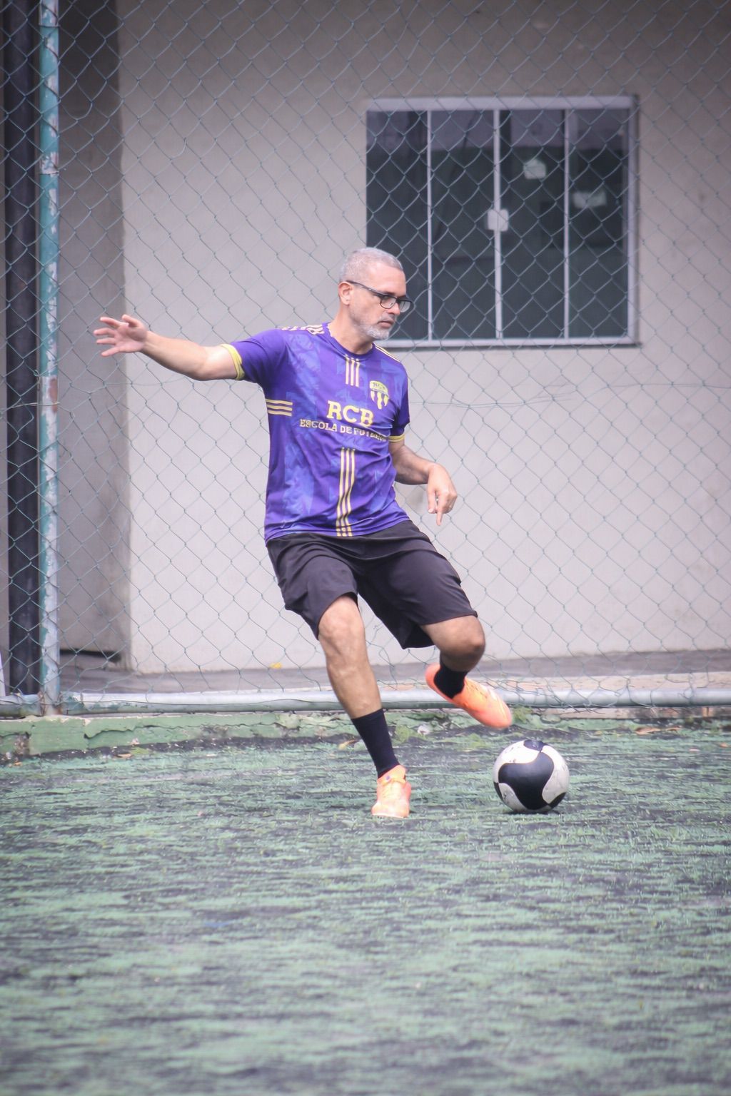 Avaliação técnica de atletas — defesa alta no treino de goleiros RCB